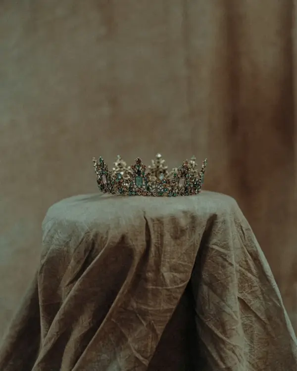 Farah Pearl Crown