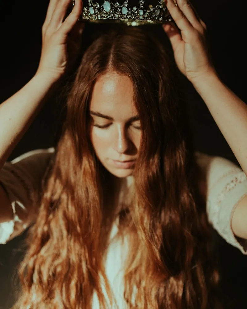 Malak Gold Leaf Halo